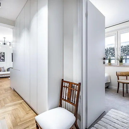 Luksusowy Blisko Centrum, Parking W Garazu Podziemnym Varşova